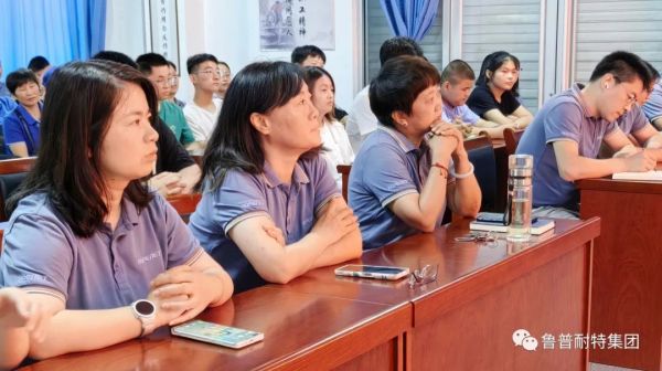 用爱心为梦想插翅，让青春随希望启航！