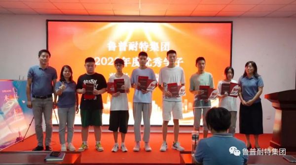 用爱心为梦想插翅，让青春随希望启航！