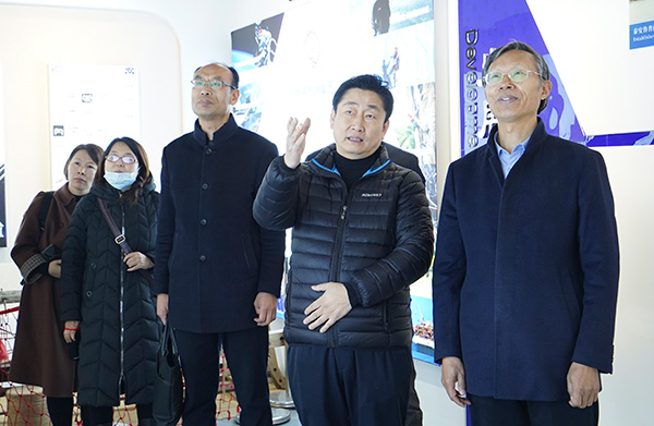 泰山学院副校长一行人莅临鲁普耐特集团参观调研