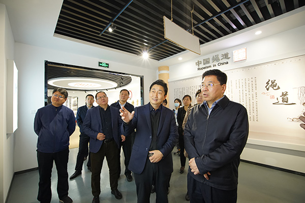 山东省统战部常务副部长李琥莅临鲁普耐特集团参观调研