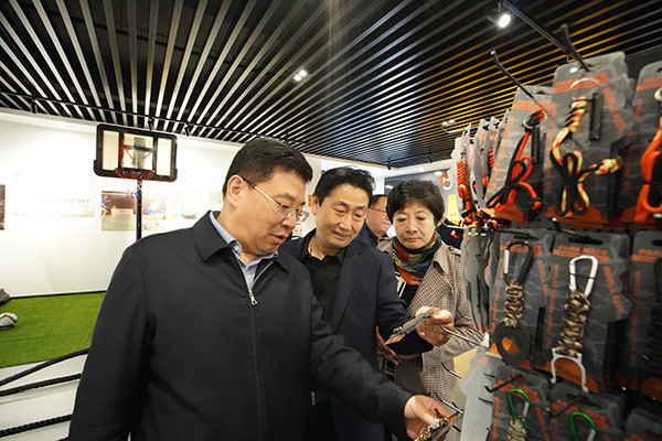 山东省统战部常务副部长李琥莅临鲁普耐特集团参观调研