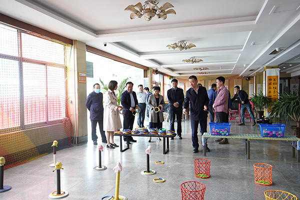 鲁普要闻|泰安市副市长袁久党莅临鲁普小镇如康家园走访慰问