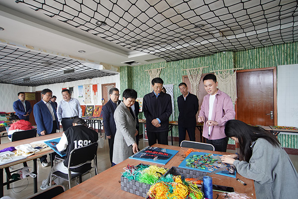 鲁普要闻|泰安市副市长袁久党莅临鲁普小镇如康家园走访慰问
