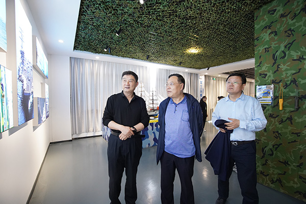 泰州市市场监督管理局和  国家特种劳动防护用品质量监督检验中 心（江苏）领导与专家  莅临鲁普耐特集团参观指导