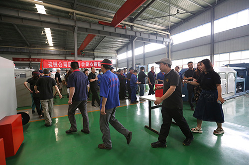 爱心点燃希望，真情传递温暖