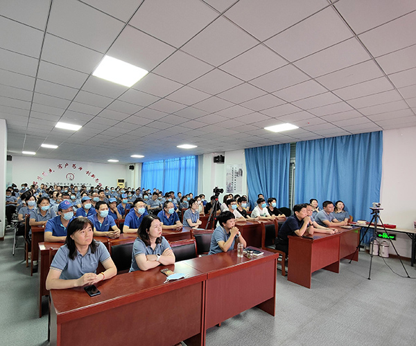 鲁普要闻|鲁普耐特集团2022年度优 秀学子助学及金 牌师傅颁奖仪式成功举行