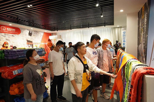 鲁普要闻|山东特殊教育职业学院领导以及师生代表莅临鲁普耐特集团参观调研