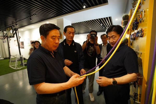 泰安市企业与企业家联合会调研组一行人莅临鲁普耐特集团参观调研