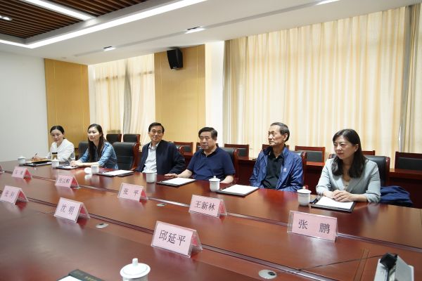 泰安市企业与企业家联合会调研组一行人莅临鲁普耐特集团参观调研