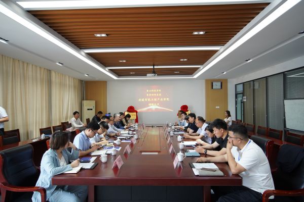 鲁普要闻|鲁普耐特集团、泰山科技学院共建智能工程产业学院签约暨揭牌仪式成功举行